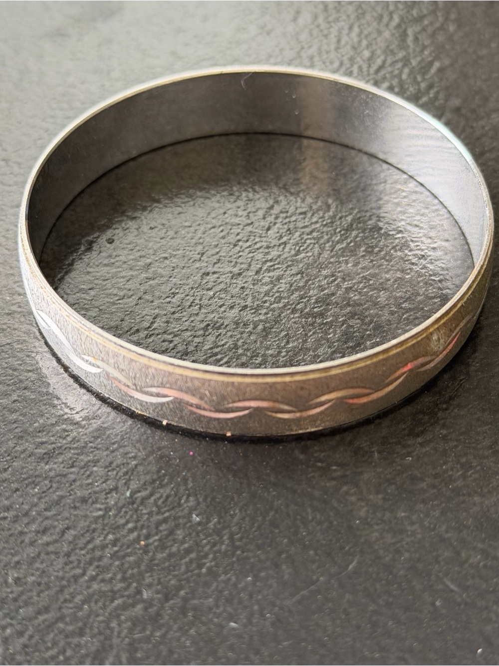 VINTAGE CROWN TRIFARI Etched SILVER TONE BANGLE BRACELET Signed Stamped‎ Medium